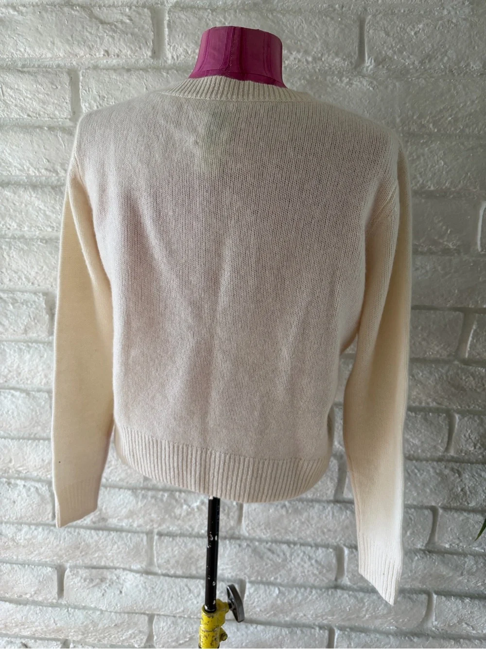 Joie 100% Cashmere Ivory V-Neck Sweater | Soft Luxury Knit | Size S (S-10)